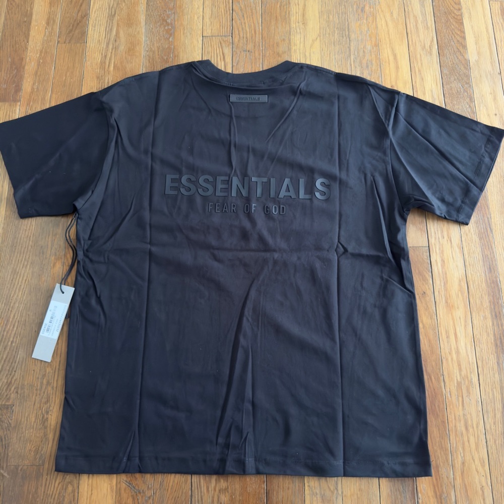 Fear of god essentials SS21 black shortsleeve tee
